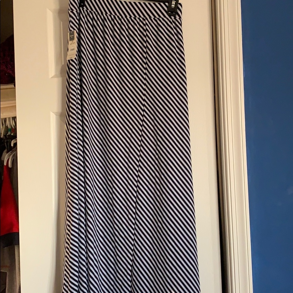 Vertical skirt